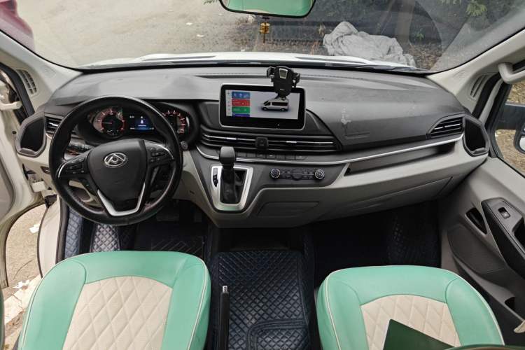 Used SAIC MAXUS Xintu V90 2022 2.0T Automatic Zhiyun King Rear-Drive Long Wheelbase High-Roof Design with Single Rear Tire—6/7 Seater
