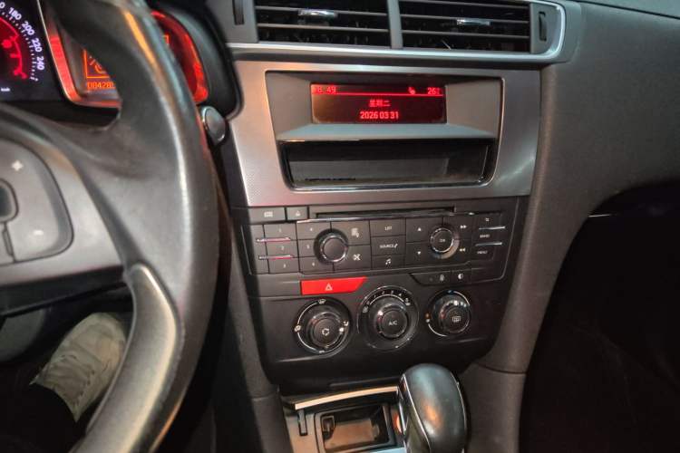 Used DS 5LS 2014 1.8L automatic Comfort version VTi140