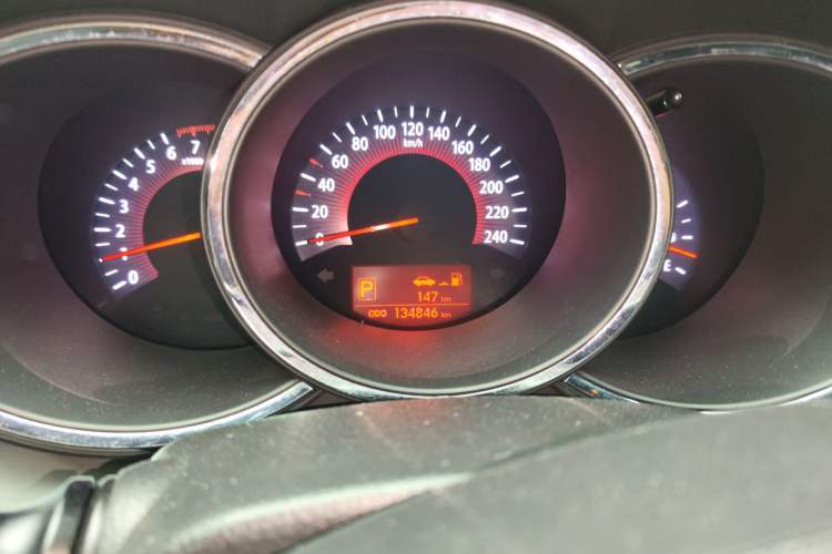 Used Kia Sorento 2012 2.4L Gasoline Supreme Edition Odometer Close Up