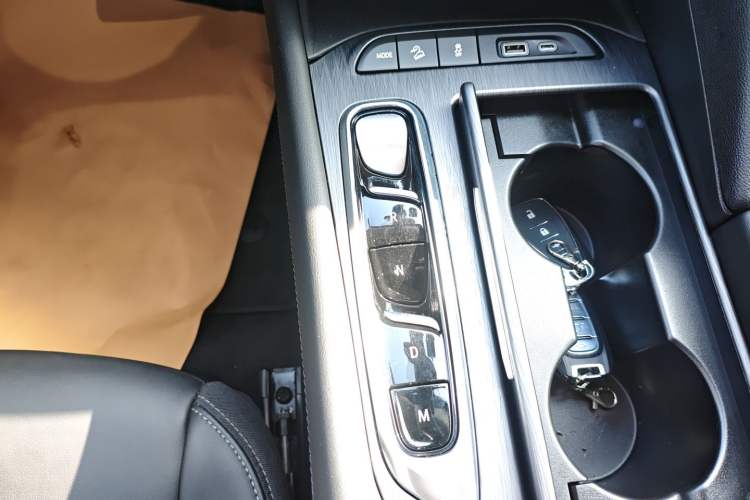 Used Buick Enclave 2022 652T Two-Wheel-Drive Prestige 7-Seater Gear Lever