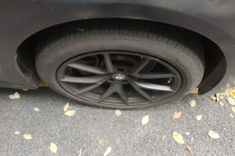 Used BMW 5 Series 2020 525Li Luxury Package Right Front Wheel Hub