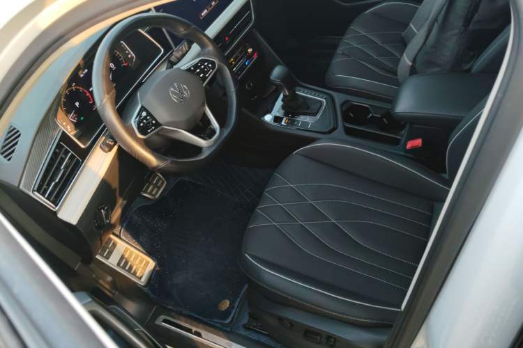 Used Volkswagen Tiguan L 2022 330TSI Automatic Two-Wheel Drive R-Line Enhanced Edition Left Front Seat