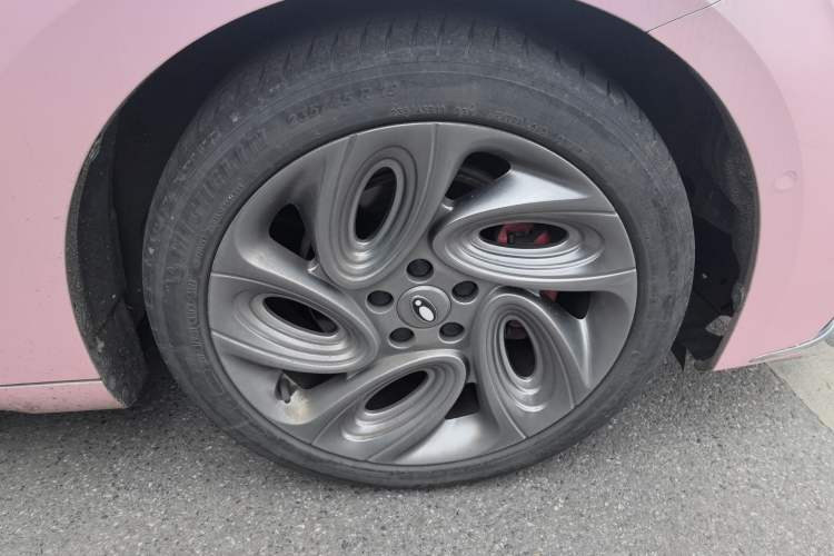 Used ORA Lightning Cat 2022 600 km All-Wheel Drive High-Performance Version Right Front Wheel Hub