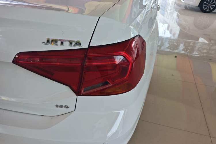 Used Volkswagen Jetta 2017 1.5L Automatic Fashion Model Exterior 3