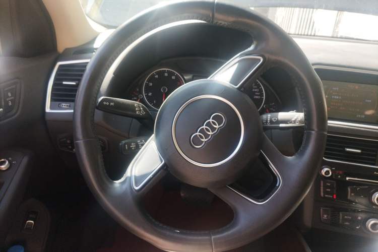 Used Audi Q5 2017 Plus 40 TFSI Ambition Model Steering Wheel