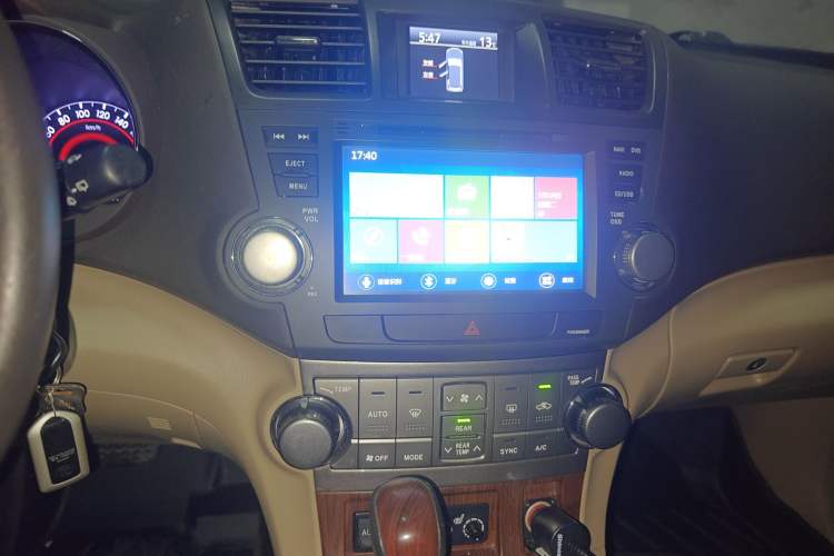 Used Toyota Highlander 2012 2.7L Two-Wheel Drive 7-Seater Luxury Edition