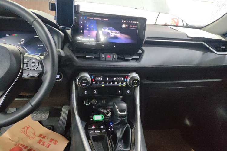 Used Toyota RAV4 2024 2.0L CVT Two-Wheel Drive Fashion Plus Edition Audio And AC Panel