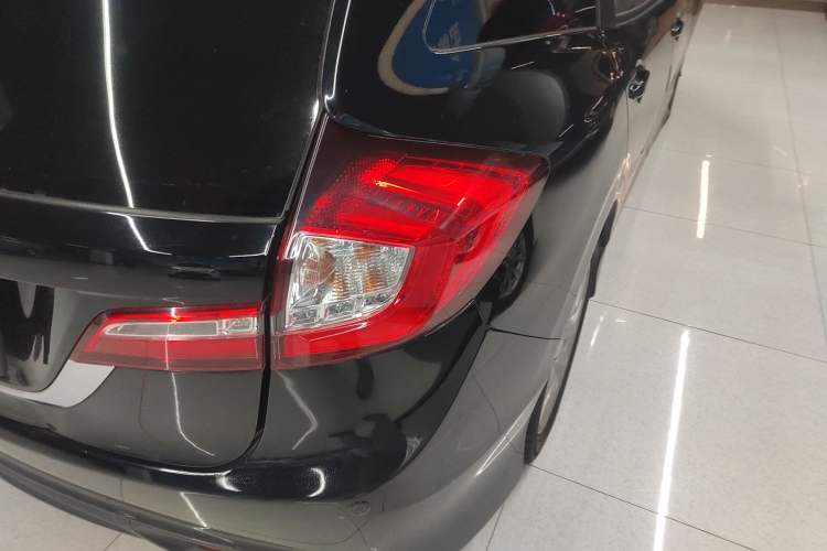 Used Honda Jade 2013 1.8L automatic Comfort version 5 seats
