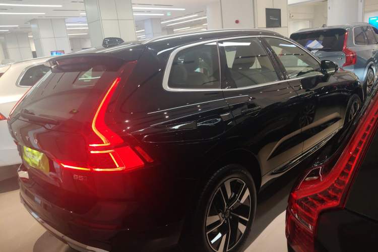 Used Volvo XC60 2026 B5 4x4 Smart Luxury Edition