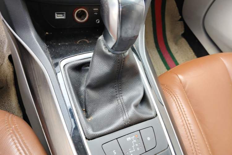 Used Peugeot 408 2014 1.8L Automatic Luxury Edition Gear Lever