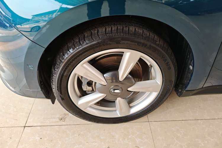 Used ORA Good Cat 2021 400km Standard Range Athena Edition Lithium-Ion Battery Left Front Wheel Hub