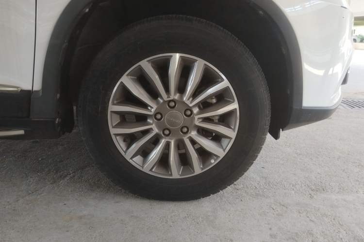 Used Haval H6 2015 Sport Edition 1.5T Automatic Two-Wheel Drive Luxury Model Right Front Wheel Hub