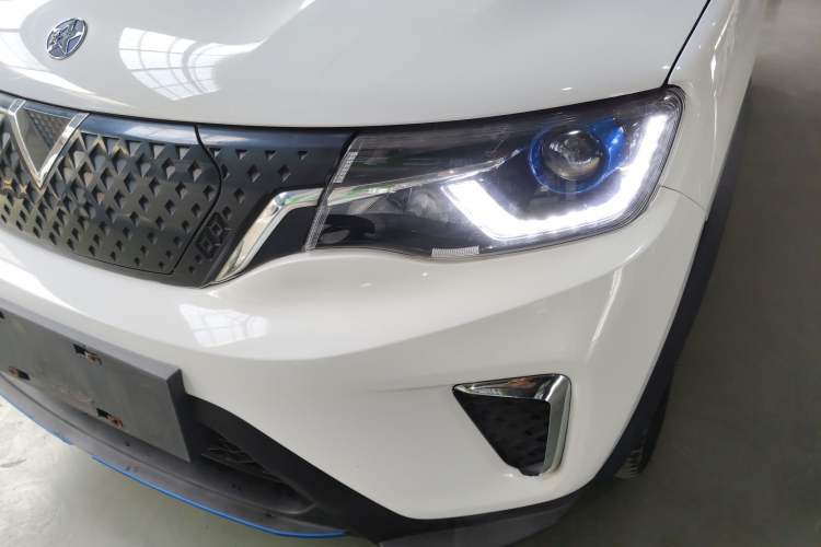 Used Venucia e30 2020 Elite Version Left Front Headlight