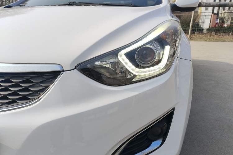 Used Hyundai Elantra (5th Generation / Langdong) 2016 1.6L Automatic Smart Version
