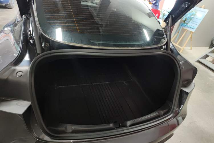 Used Tesla Model 3 2025 Rear-Wheel-Drive Version
