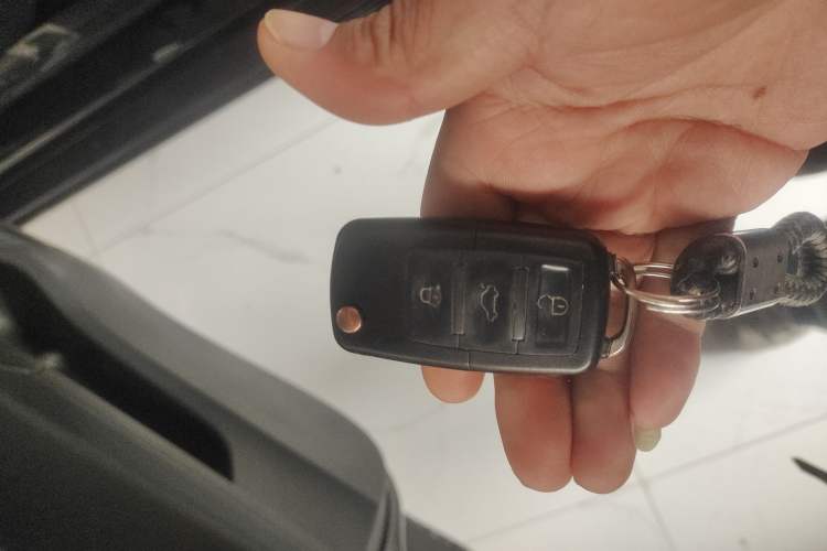 Used Volkswagen Santana 2015 1.6L Manual Fashion Edition