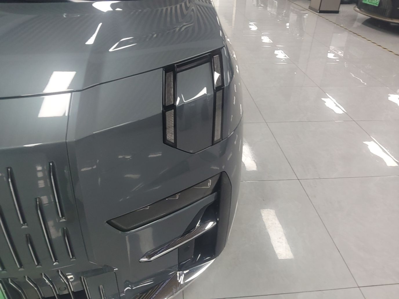 Zeekr 009 2024 7-Seater Walk-Through Version Four-Wheel Drive 108 kWh — снимка 8