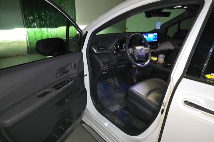 Used Toyota Granvia 2023 2.5L Hybrid Prestige VIP Edition