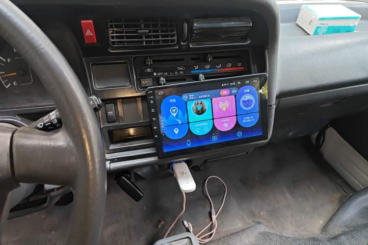 Used Jinbei Hiace 2014 2.0L Fifth-Generation Xiangyun Comfort Type 1 4G20C Audio And AC Panel