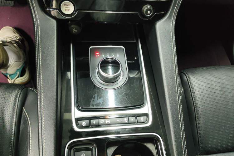 Used Jaguar F-PACE 2016 3.0 SC Four-Wheel Drive R-Sport Sport Edition Gear Lever
