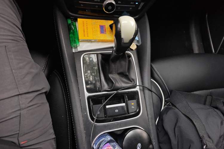 Used BYD Song MAX 2017 1.5T Automatic Smart Connect Elite 7-Seater Gear Lever