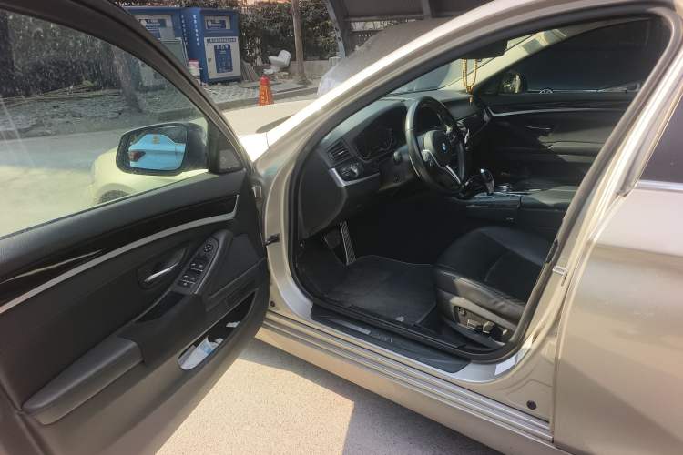 Used BMW 5 Series 2013 525Li Luxury Model
