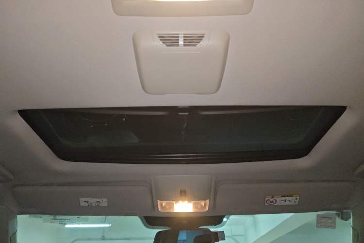 Used Land Rover Discovery 2015 3.0 SDV6 HSE Diesel Version Headliner