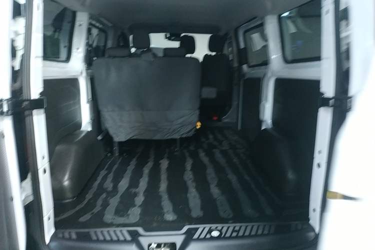 Used Ford Transit 2023 2.0T Diesel Manual Multifunction Commercial Vehicle Short Wheelbase Low Roof 5/6 Seats
