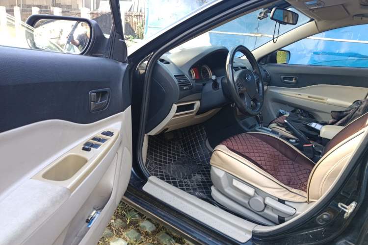 Used Bestune B50 2012 1.6L automatic with sunroof
