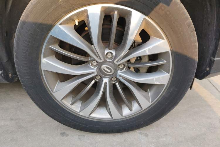 Used GAC Trumpchi GS8 2017 320T Two-Wheel Drive Luxury Smart Connectivity Version (7 Seats) Right Front Wheel Hub