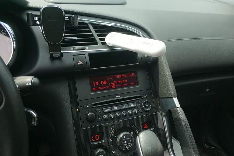 Used Peugeot 3008 2015 2.0L Automatic Trend Edition Audio And AC Panel