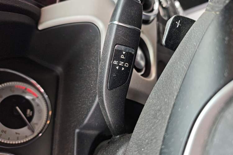 Used Mercedes-Benz GLK-Class 2013 Facelift GLK 300 4MATIC Fashion Edition Gear Lever