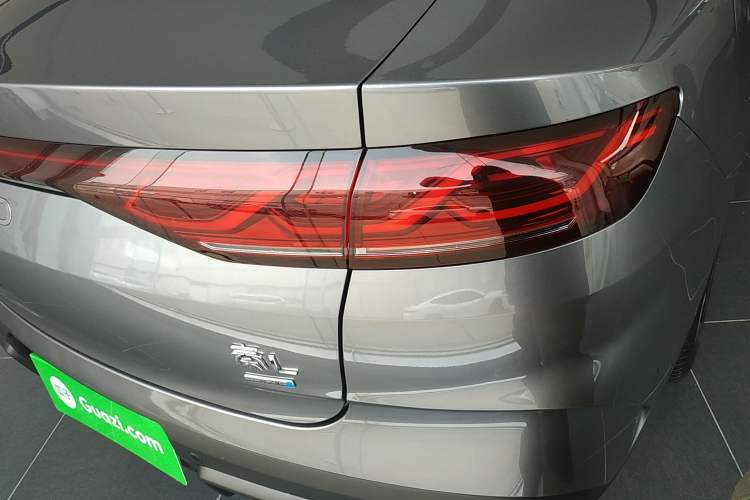 Used BYD Qin L 2025 DM-i Smart Drive 120KM Leading Model Right Rear Taillight
