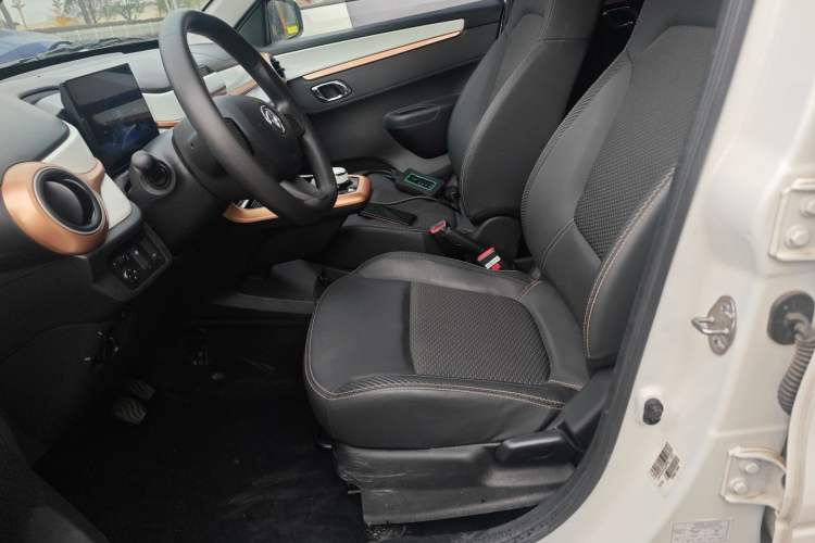 Used Dongfeng NAMMI BOX 2022 Revised Light Wind Edition 201 km Standard Version Left Front Seat