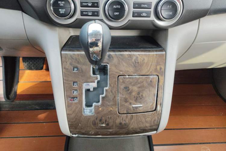 Used Mazda 8 2011 2.3L Deluxe Edition Gear Lever