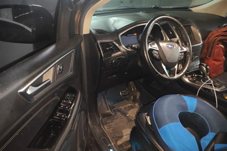 Used Ford Edge 2016 EcoBoost 245 Four-Wheel Drive Titanium 7-Seater Driver Seat