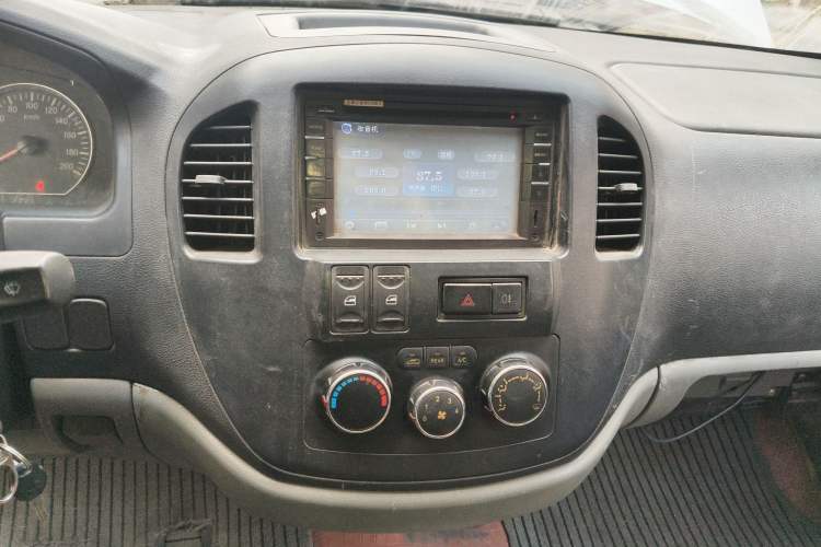 Used FORTHING Lingzhi 2013 M3 1.6L 7-seat Standard Model