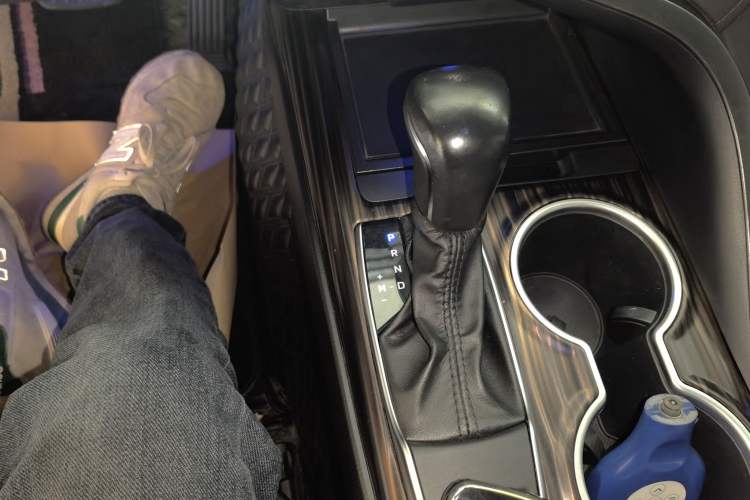 Used Toyota Camry 2019 Revised Version 2.0G Luxury Edition Gear Lever