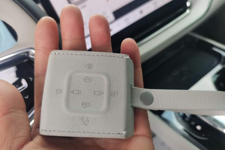 Used Volvo EM90 2025 Ultra Six-Seater