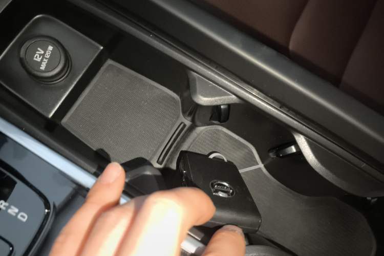 Used Volvo XC60 2023 B5 4x4 Smart Luxury Edition Vehicle Key