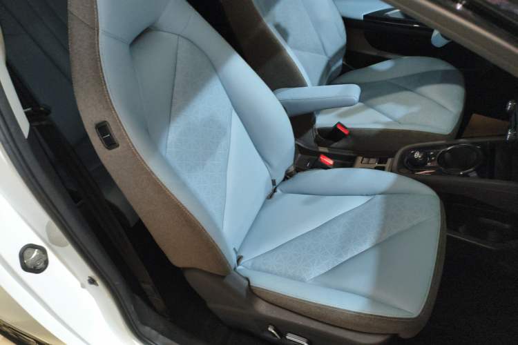 Used Chery Little Ant 2022 Sweet Pink Edition Half-Sugar Version Lithium Iron Phosphate 29.2 kWh 30 kW 301 km
