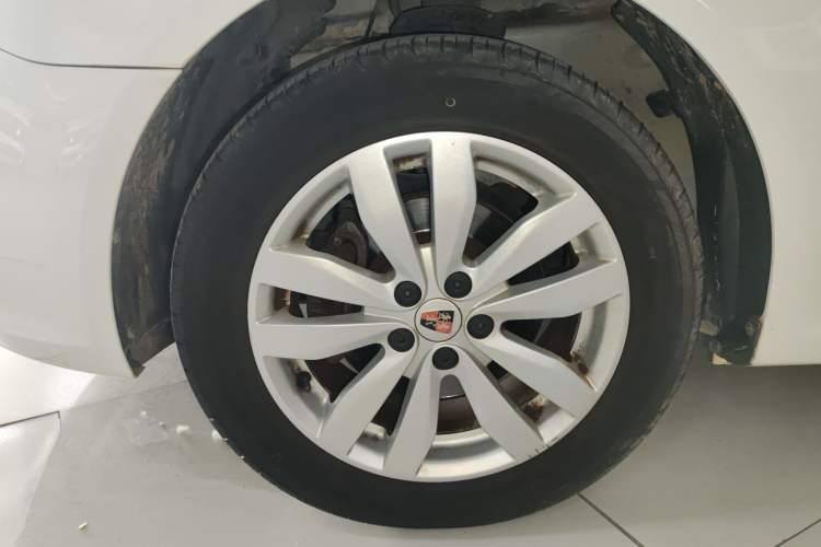 Used Roewe 350 2014 1.5L Automatic Xunyue Version Left Front Wheel Hub