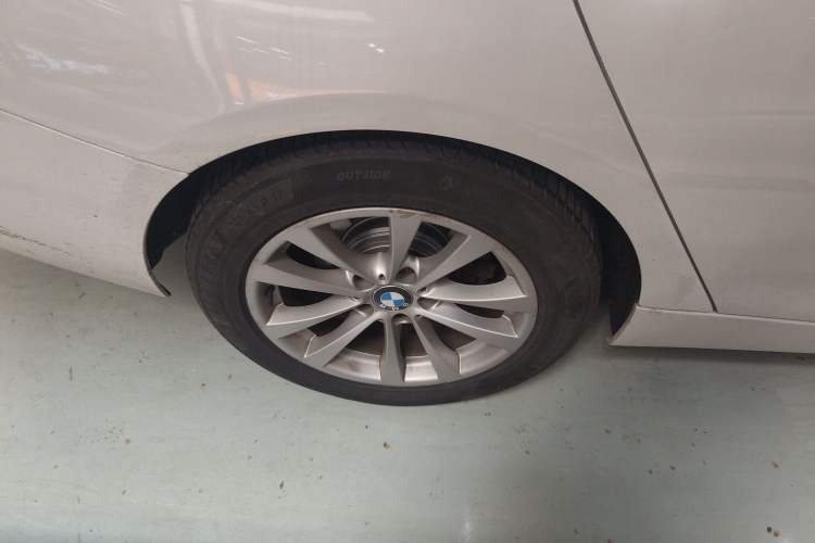 Used BMW 3 Series GT 2017 320i Sport Edition Exterior 3