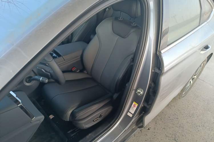 Used BYD Qin L 2025 DM-i Smart Drive 120KM Superior Model
