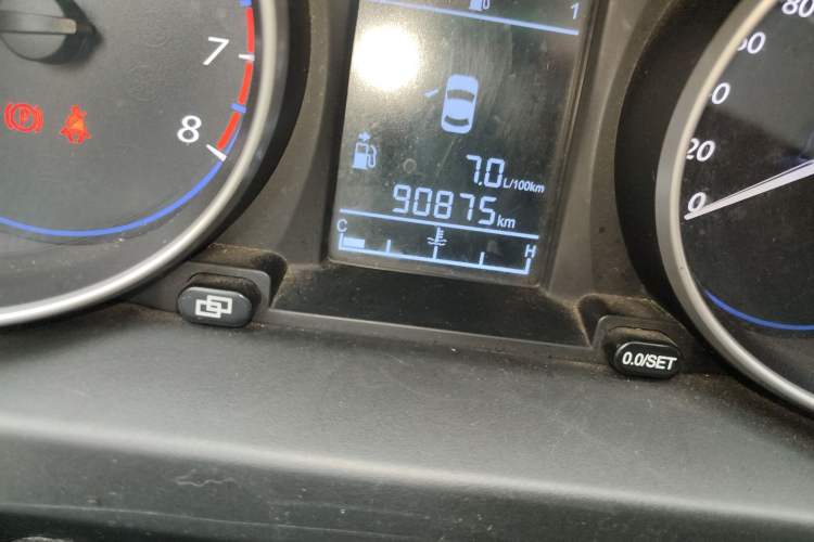 Used FORTHING Joyear X5 2013 1.6L Manual Luxury Model China IV Standard
