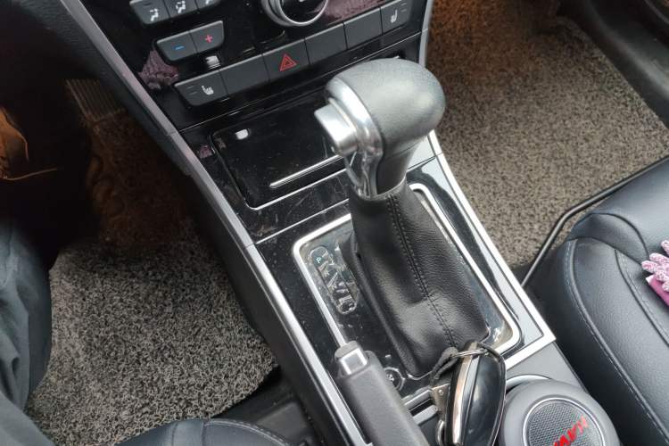 Used Haval H2 2015 1.5T Automatic Two-Wheel Drive Elite Edition Gear Lever
