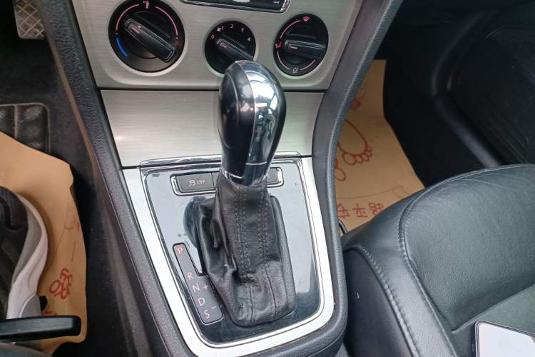 Used Volkswagen Lavida 2013 Restyled Classic 1.6L Automatic Comfort Edition