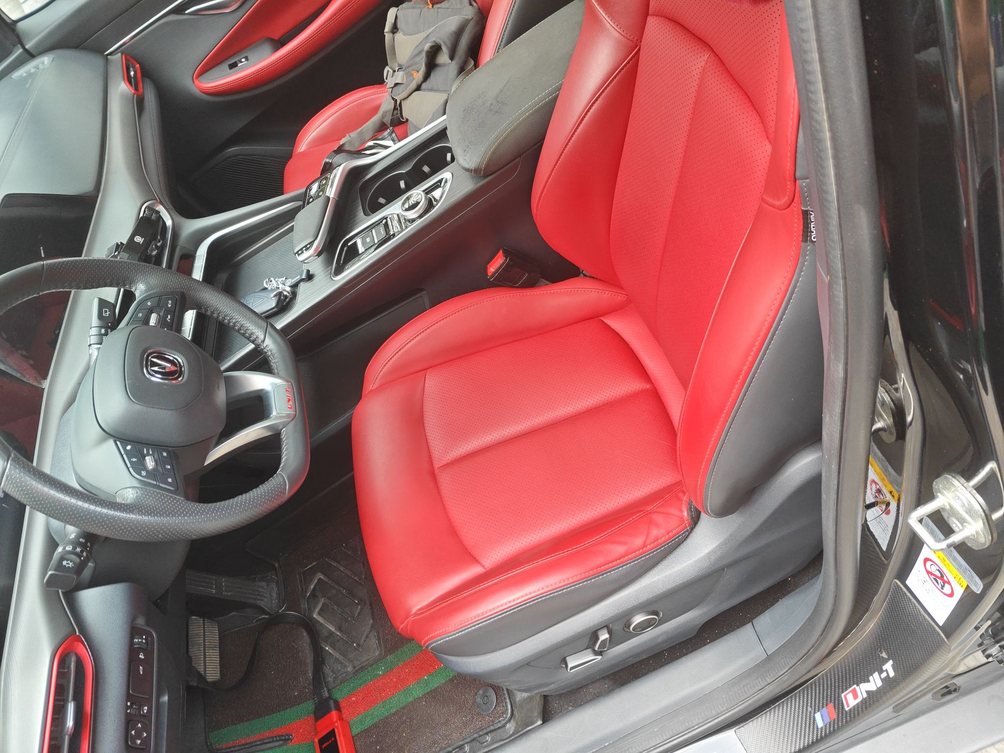 Переднее сиденье в автомобиле