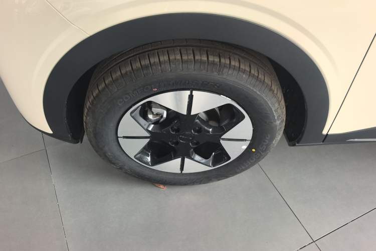 Used Geely Galaxy Geome 2025 UP 410km Exploration Edition Left Front Wheel Hub