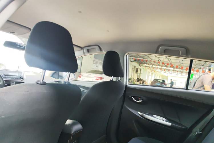 Used Toyota YARiS L Zhi Xuan 2015 1.5E Automatic Charm Edition Headliner